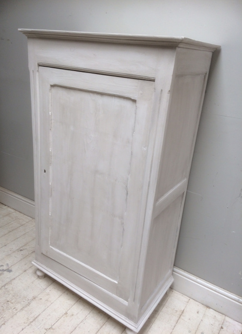 FRENCH ANTQIUE SINGLE CUPBOARD